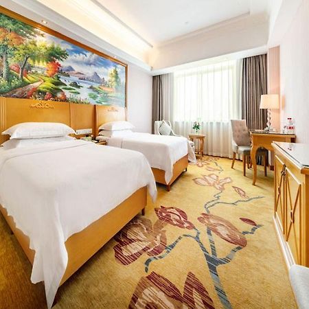Vienna Hotel Banxuegang Road Shenzhen Exteriör bild