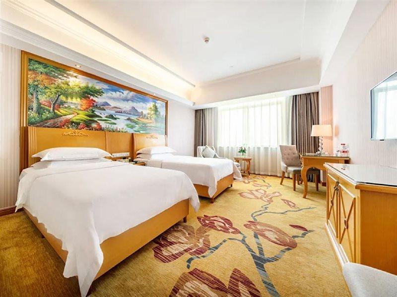 Vienna Hotel Banxuegang Road Shenzhen Exteriör bild
