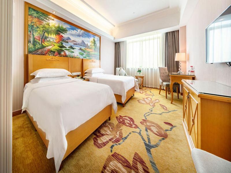 Vienna Hotel Banxuegang Road Shenzhen Exteriör bild