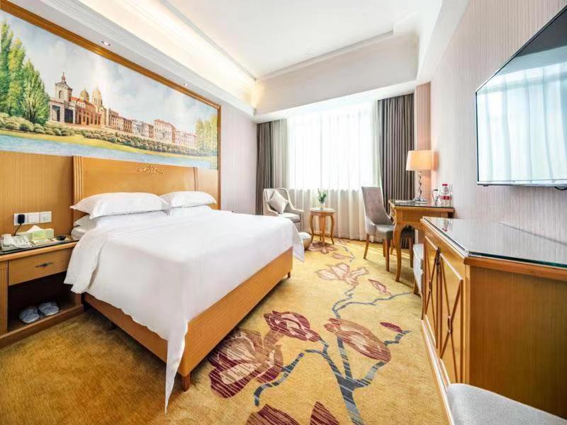 Vienna Hotel Banxuegang Road Shenzhen Exteriör bild