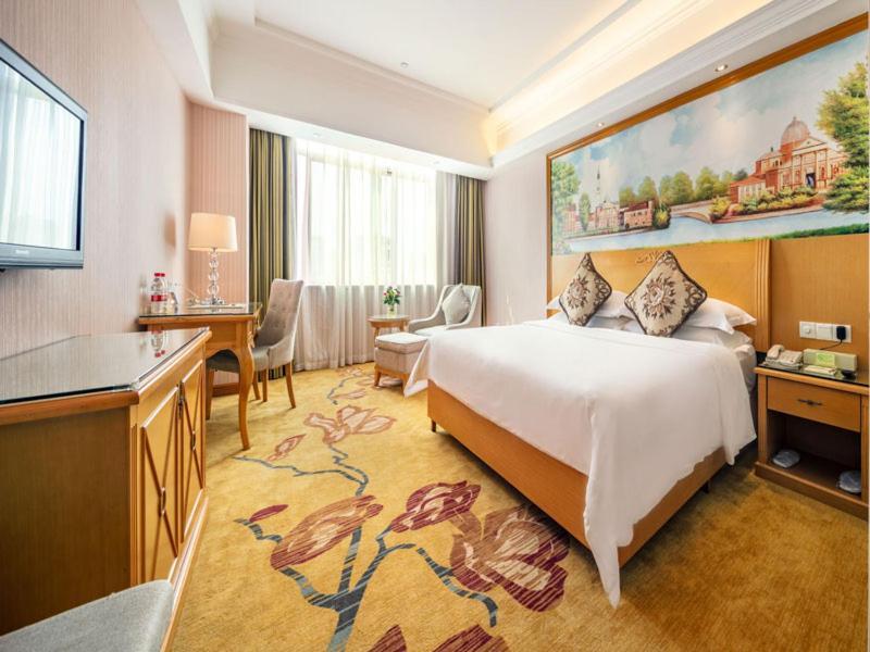 Vienna Hotel Banxuegang Road Shenzhen Exteriör bild