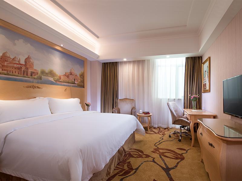 Vienna Hotel Banxuegang Road Shenzhen Exteriör bild
